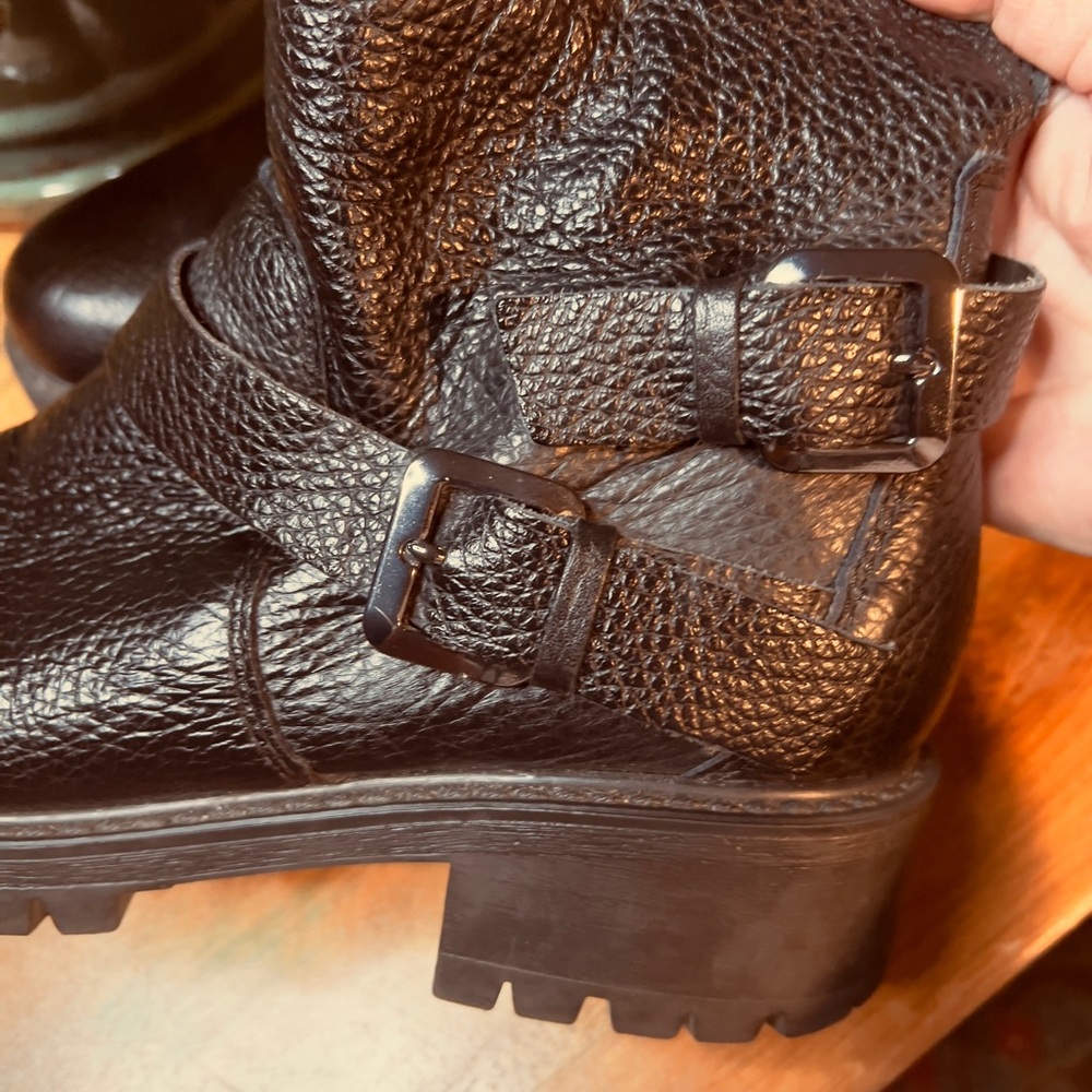 👢Vintage German Black Pebbled Leather Ankle Boots Buckle Strap Size 40 (9W) - Picture 2 of 6